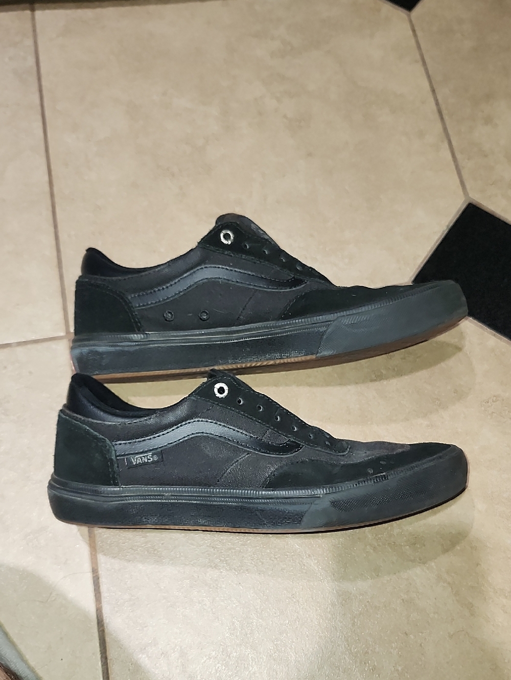 Vans Men's Black Low-Top Skate Sneakers